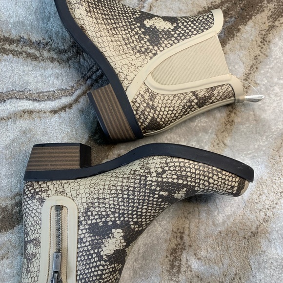 NEW - LUCKY brand Basel H20 rain boot in color chinchilla - Picture 3 of 9